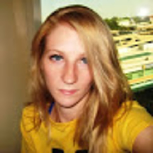 Meet your Posher, Christie - Picture 1 of 1